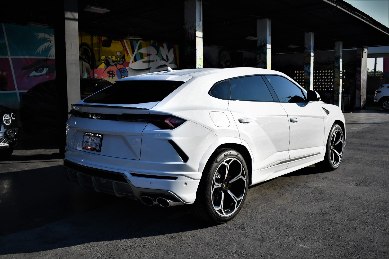 2022 White Lamborghini Urus