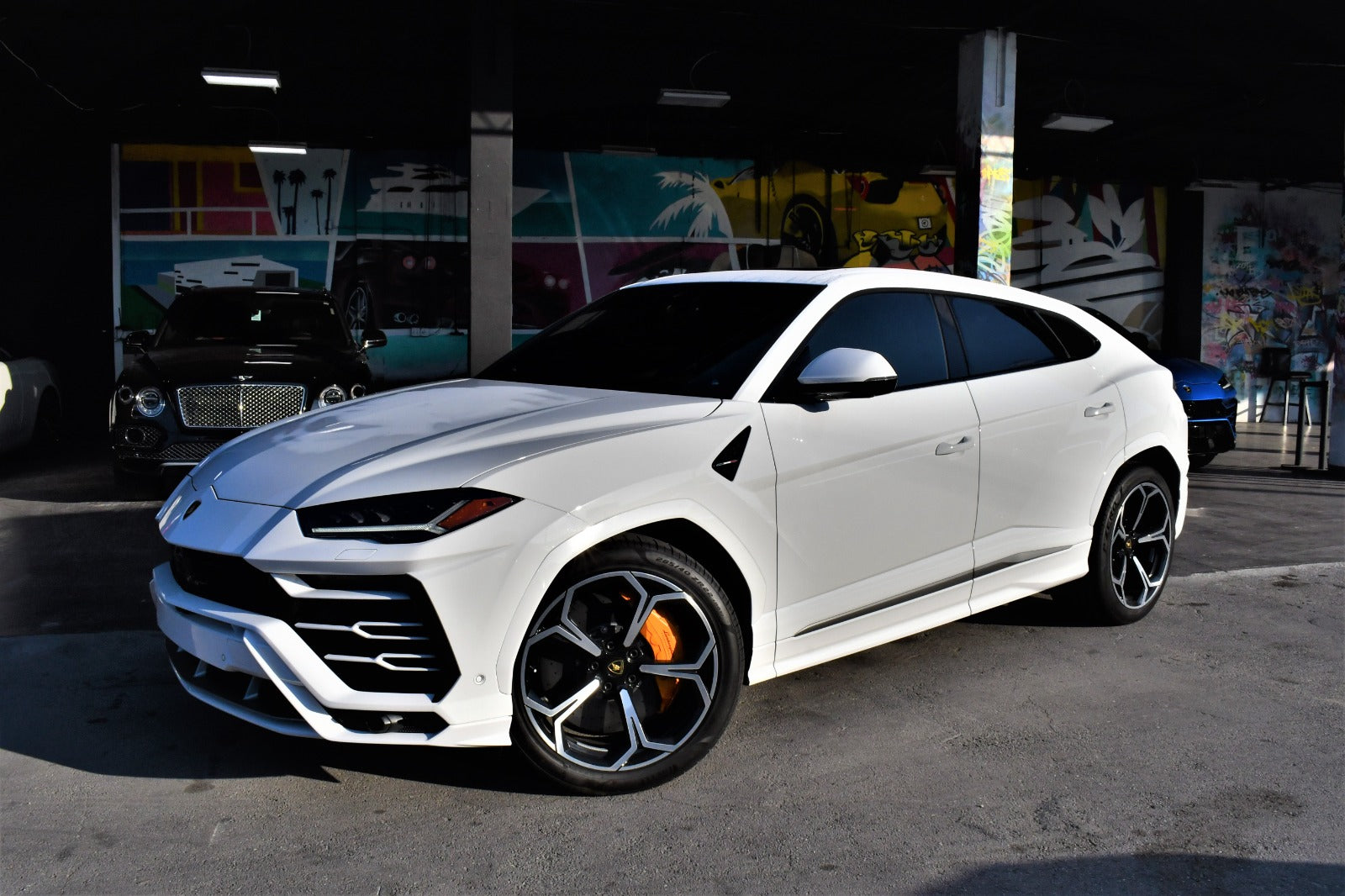 2022 White Lamborghini Urus