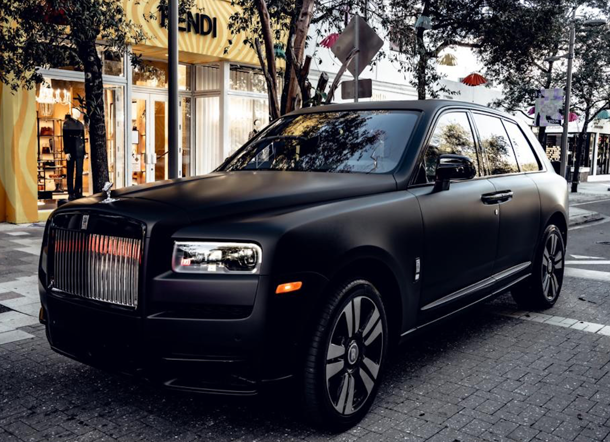 RollsRoyce unveils SUV with 325K price tag  The Seattle Times